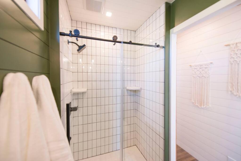 Container Home With Rooftop Views And Pickleball-Pecan Grove Bellmead Extérieur photo