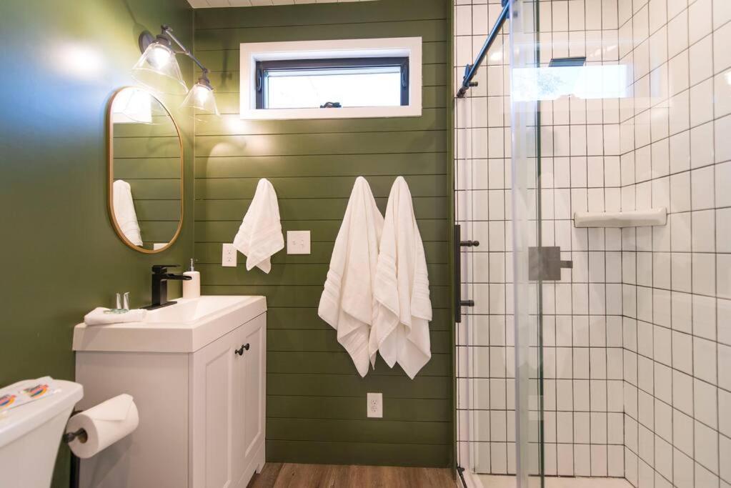 Container Home With Rooftop Views And Pickleball-Pecan Grove Bellmead Extérieur photo