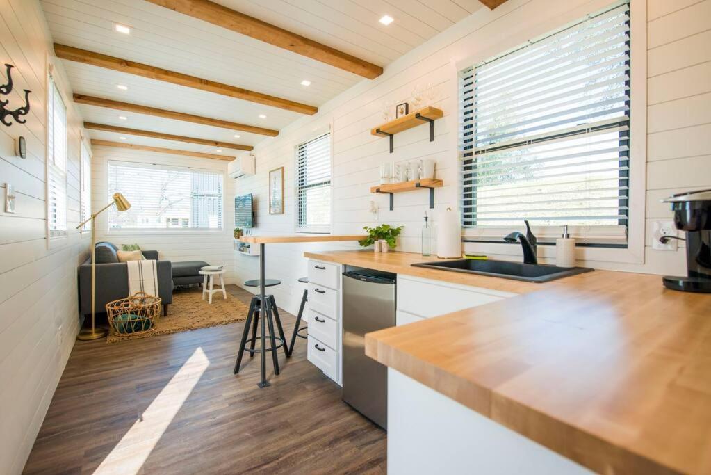 Container Home With Rooftop Views And Pickleball-Pecan Grove Bellmead Extérieur photo