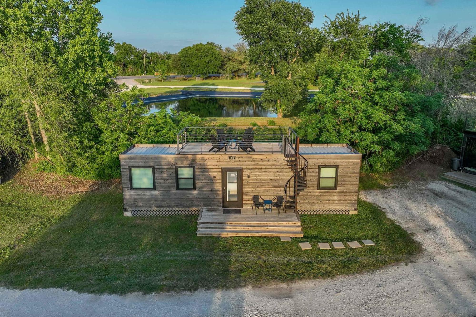 Container Home With Rooftop Views And Pickleball-Pecan Grove Bellmead Extérieur photo